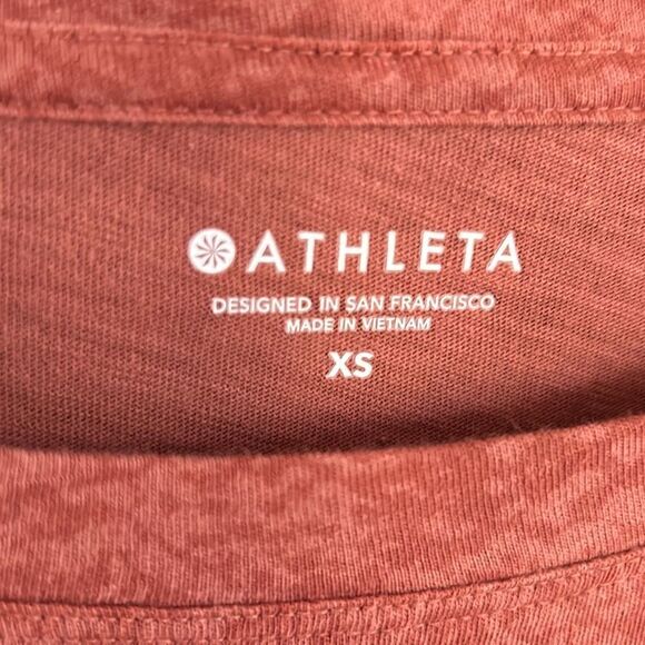 Athleta rust t-shirt with design XS - Picture 2 of 5